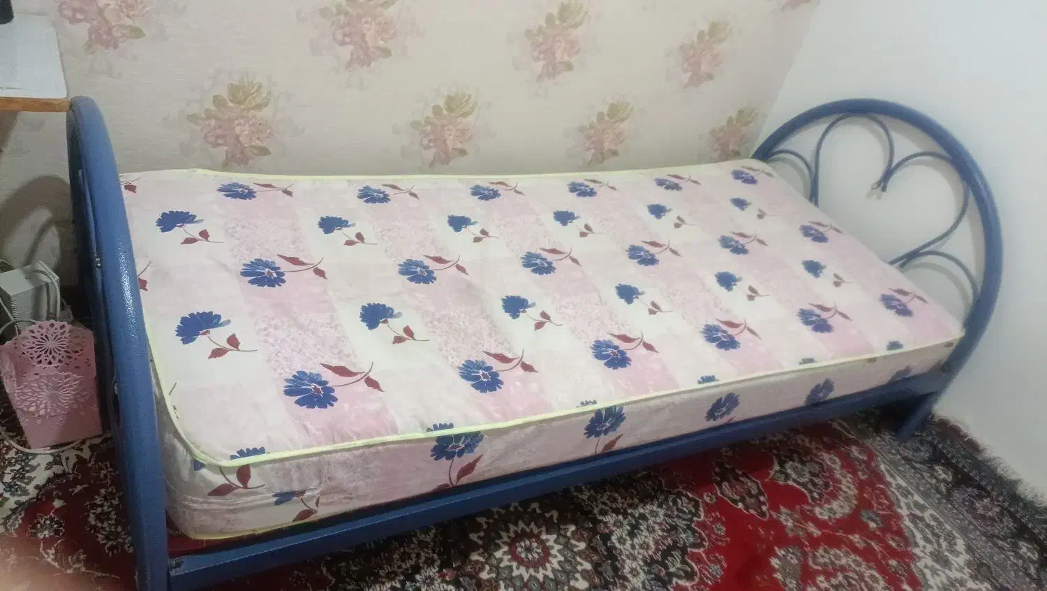 تخت یکنفره مدل فلزی فرفورژه|تخت و سرویس خواب|مشهد, هفت تیر (آب و برق)|دیوار