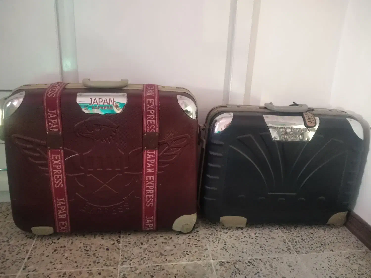 دو عدد چمدان نو|کیف، کفش، کمربند|دوگنبدان, |دیوار