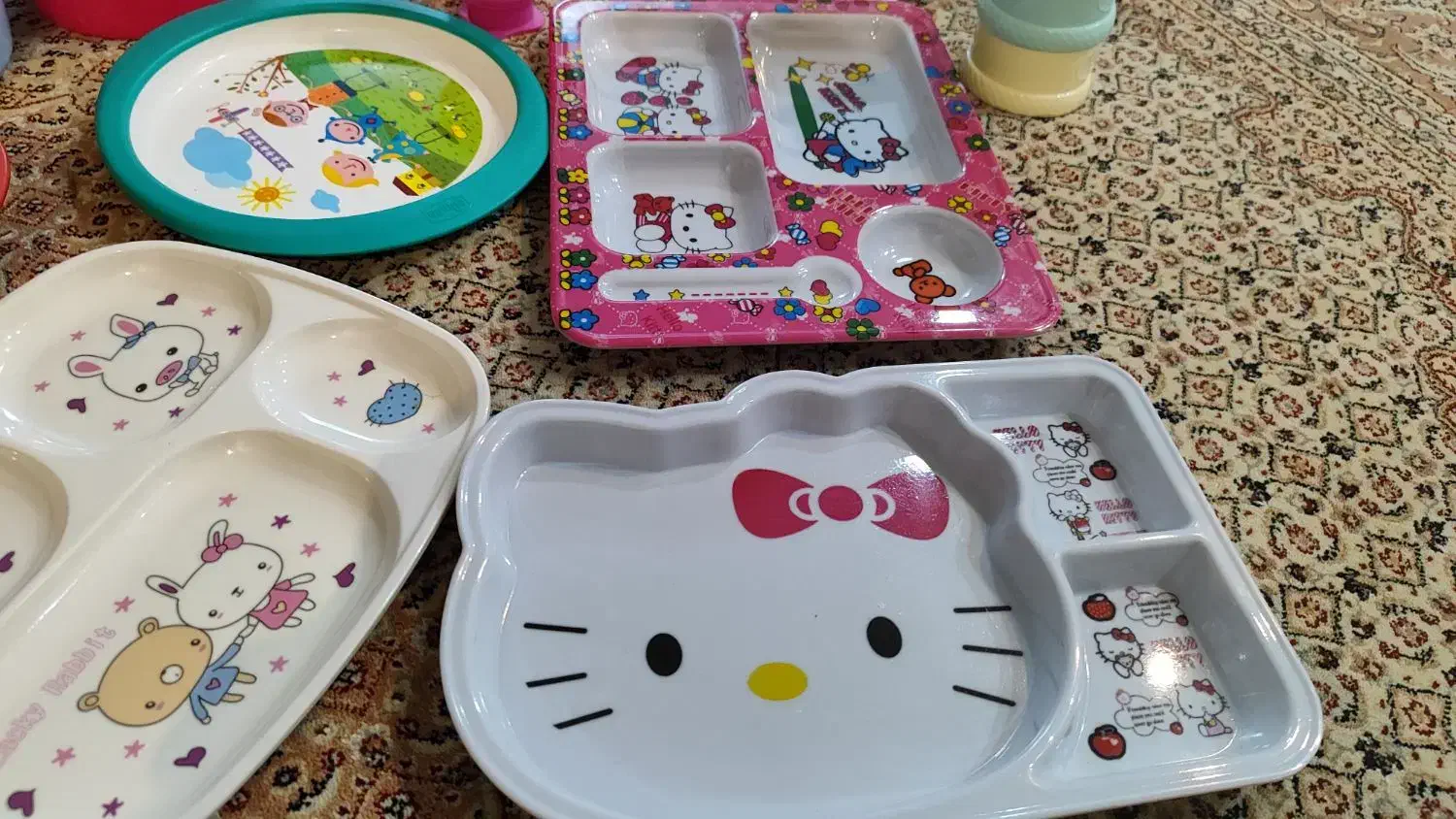 تعدادی ظروف غذای کودک نو و در حد نو|ظروف نگهدارنده، پلاستیکی، یک‌بارمصرف|کرج, عظیمیه|دیوار