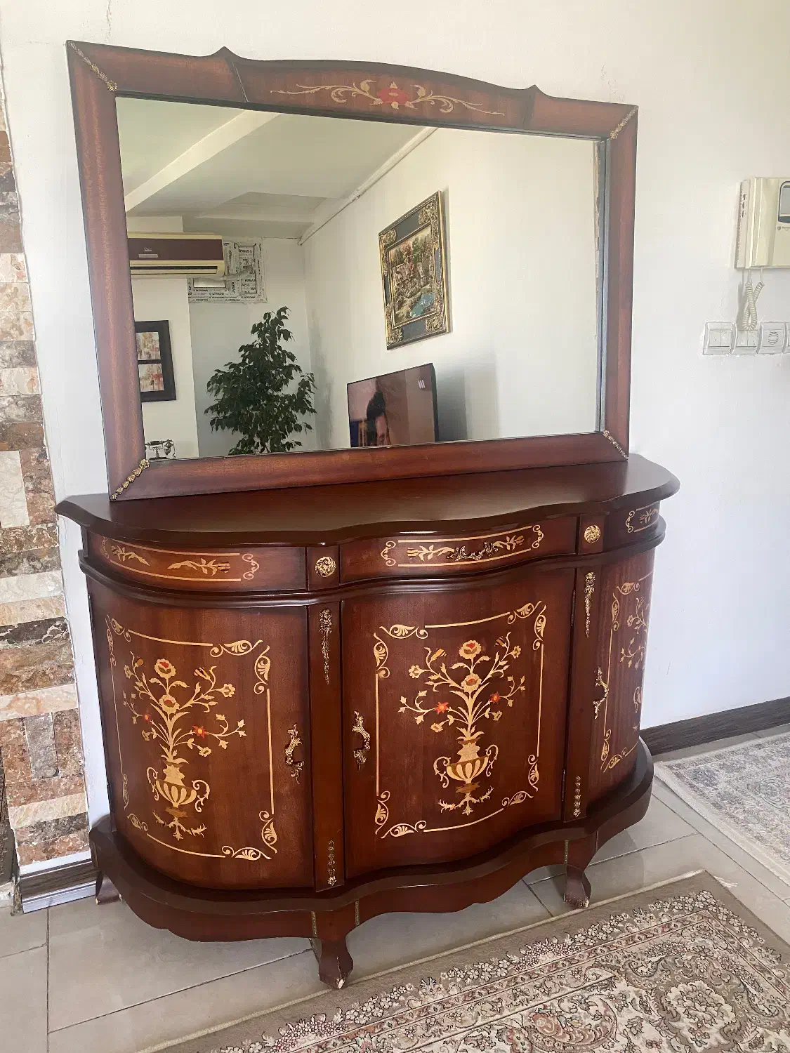 میز تلوزیون و آینه کنسول|بوفه، ویترین، کنسول|هشتگرد, شهرک پارسیان|دیوار