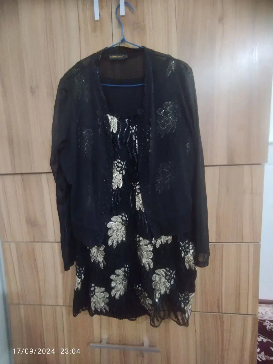 لباس مجلسی کوتاه|لباس|قم, باغ شریفی|دیوار