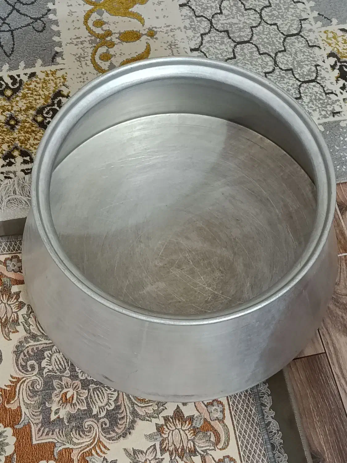 قابلمه وتشت خمیر|ظروف پخت‌وپز|ایلام, |دیوار