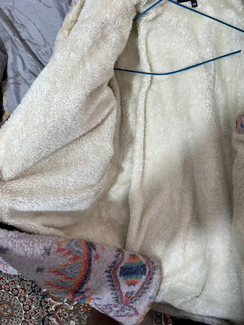 هودی پشمی|لباس|خرمآباد, |دیوار