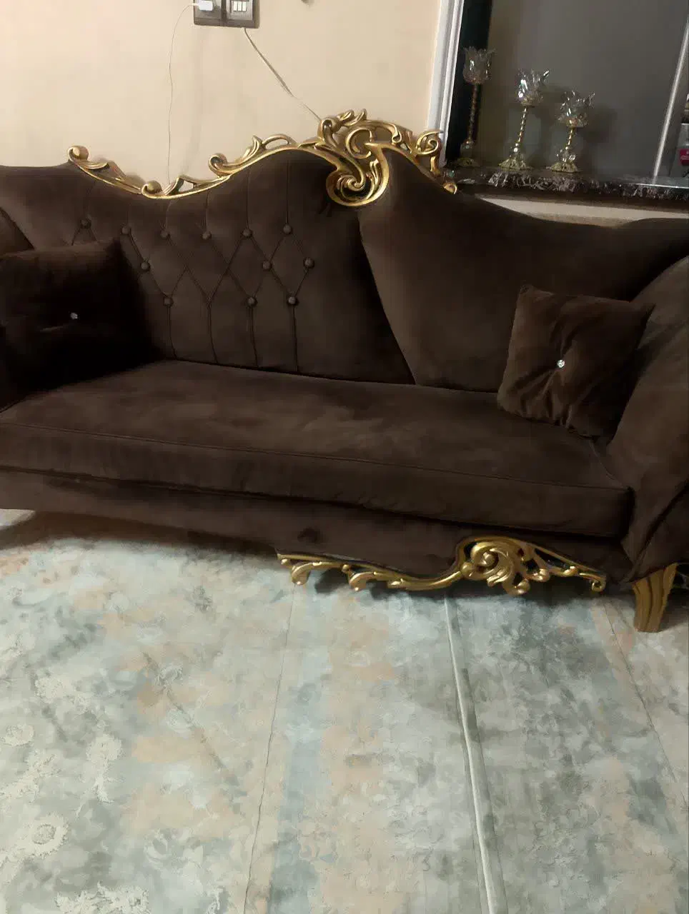 فروش فوری مبل نیم استیل|مبلمان خانگی و میز عسلی|قم, نخودی|دیوار