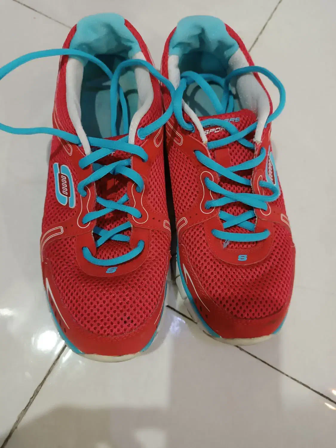 کتونی|کیف، کفش، کمربند|کن, |دیوار