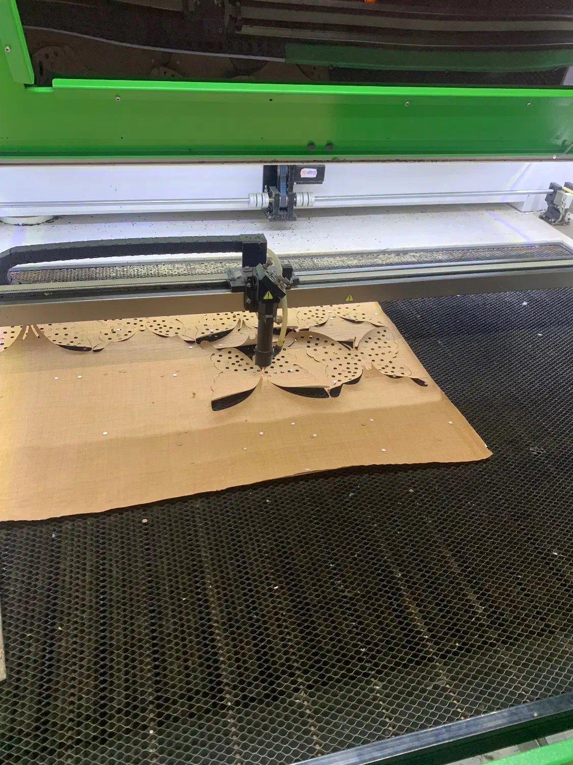 خدمات برش لیزری پارچه و چرم|خدمات پیشه و مهارت|قرچک, باقرآباد|دیوار