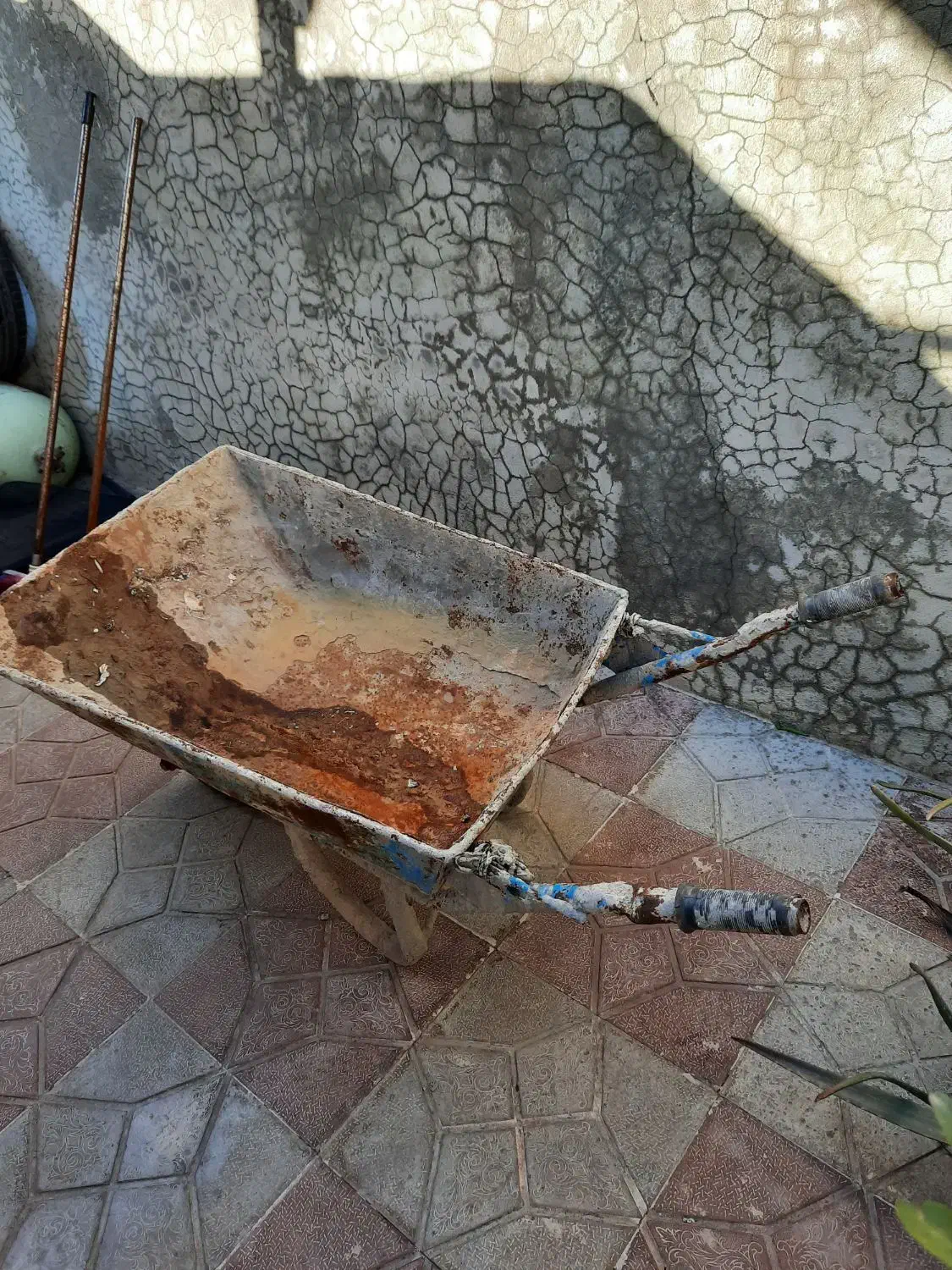 فرغون|ابزارآلات|آبدانان, |دیوار