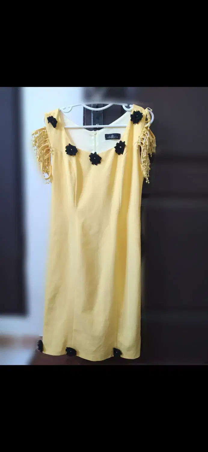 لباس کوتاه|لباس|کاشان, شهرک خاتم الانبیا (مسکن ملی کاشان)|دیوار