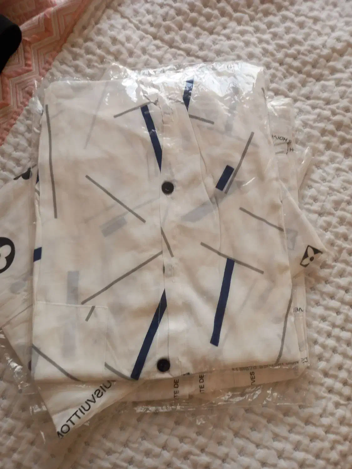 شومیز گره ای|لباس|صدرا-فارس, فاز ۱|دیوار