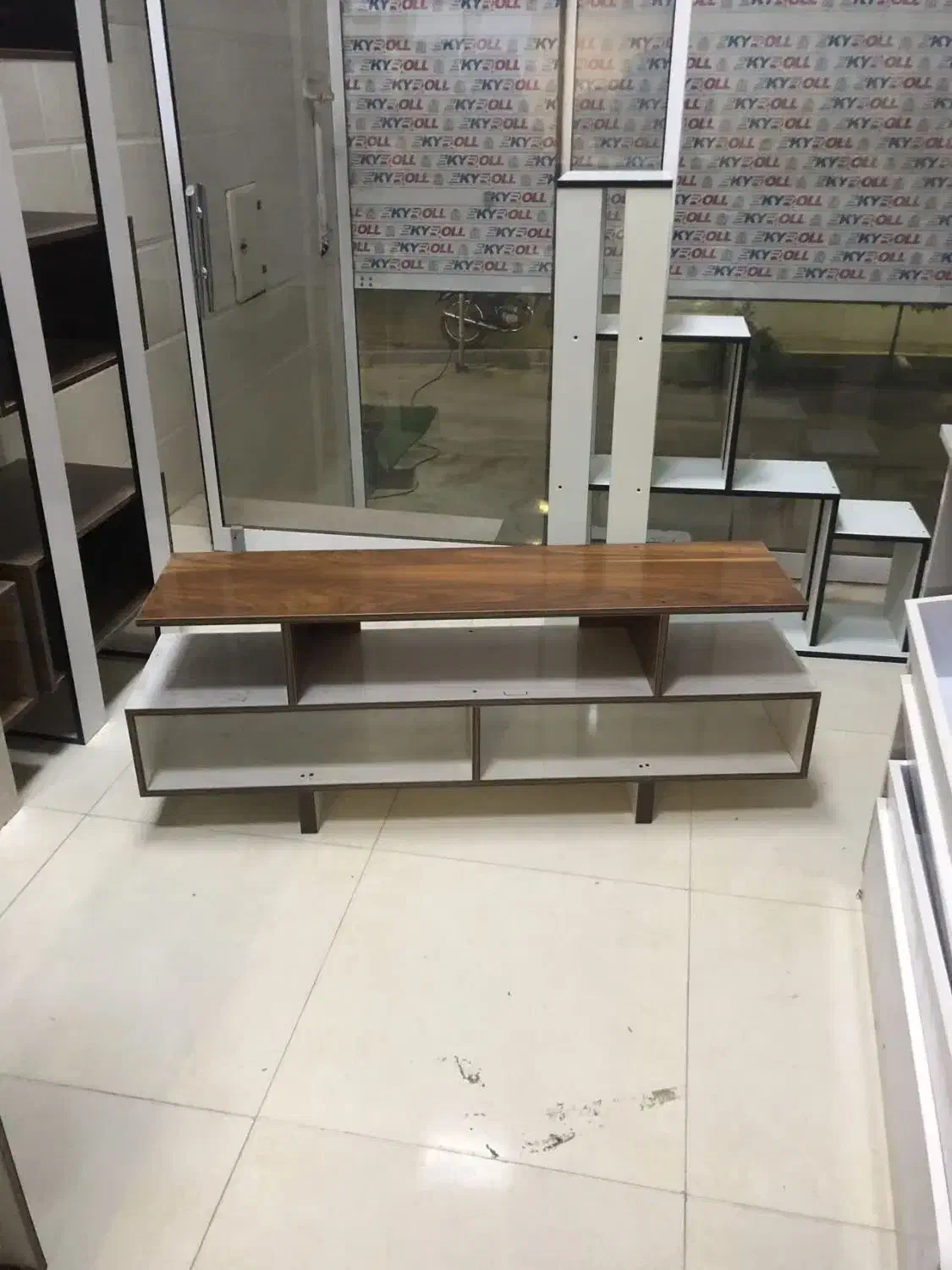 واگذاری اجناس مغازه|کتابخانه، شلف، قفسه‌های دیواری|یزد, |دیوار