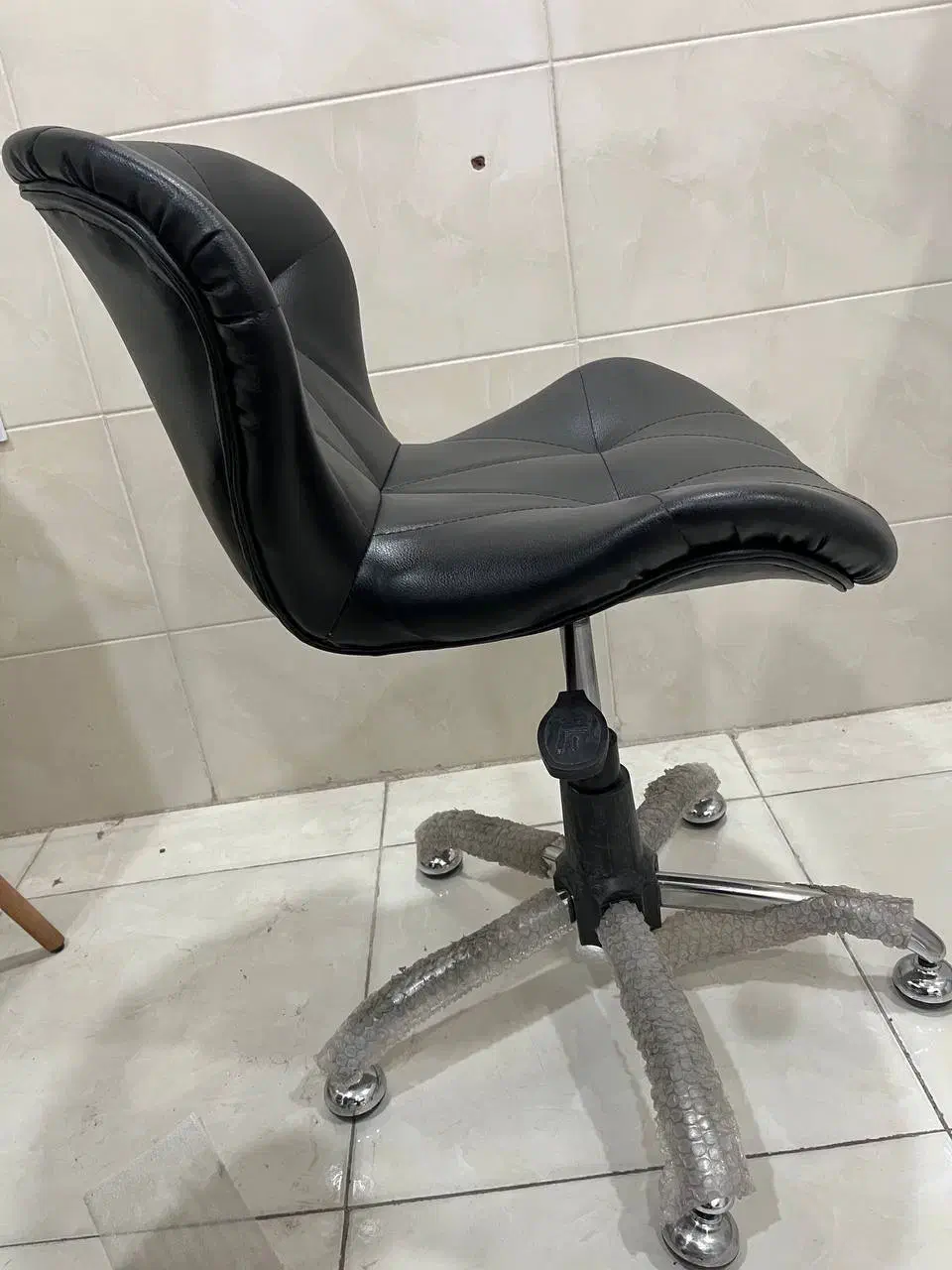 صندلی|مبلمان اداری|ری, علایین|دیوار