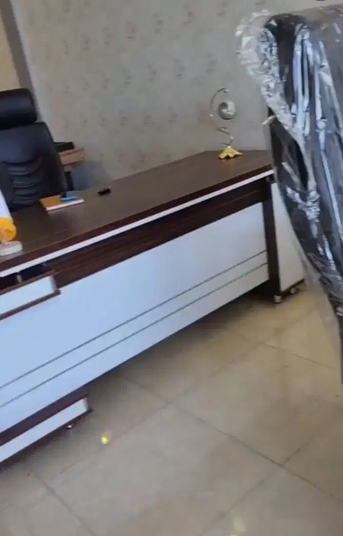 فروش چند میز و صندلی مدیریت انتظار دفتر ساختمانی|مبلمان اداری|همدان, |دیوار