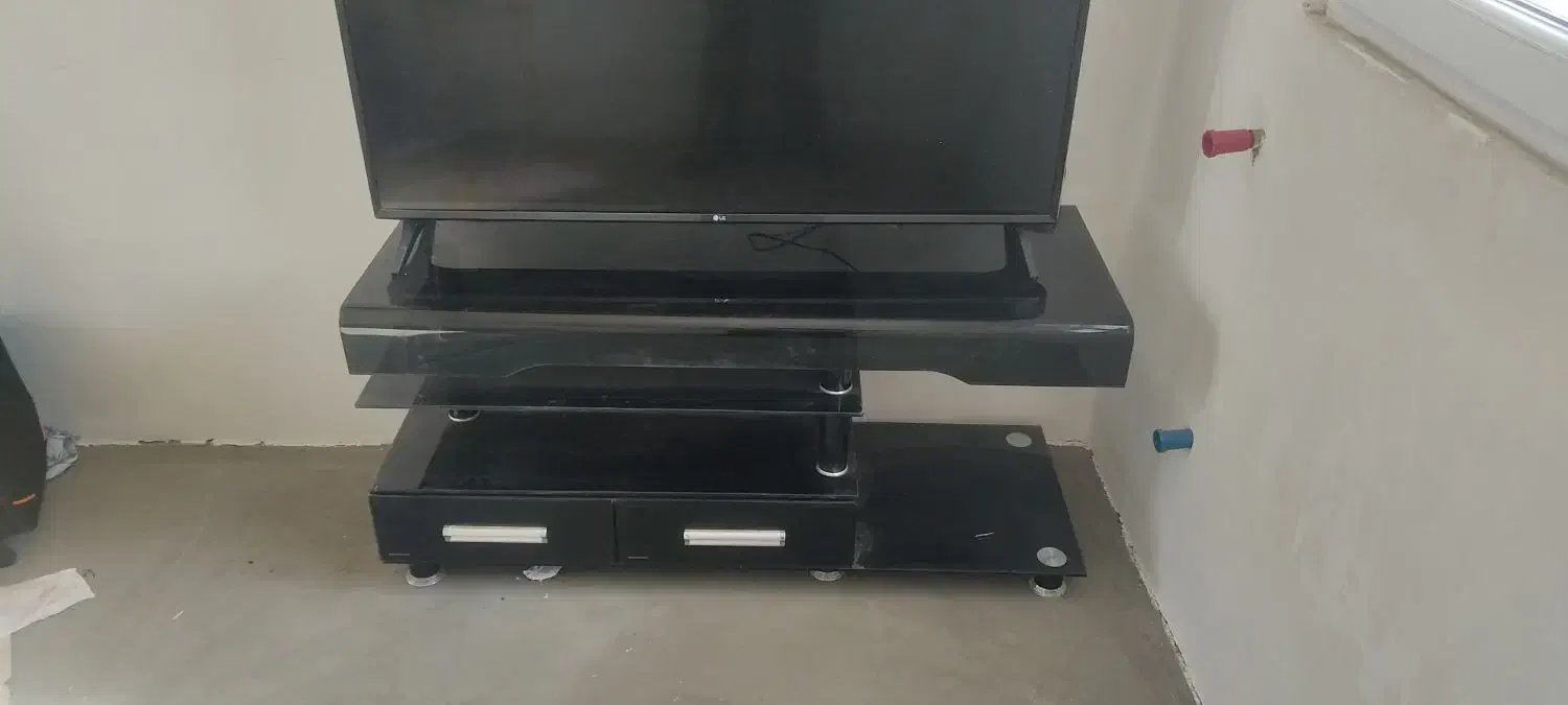 تلویزیون کارکرده به تعداد ۳ دستگاه|تلویزیون و پروژکتور|قزوین, |دیوار