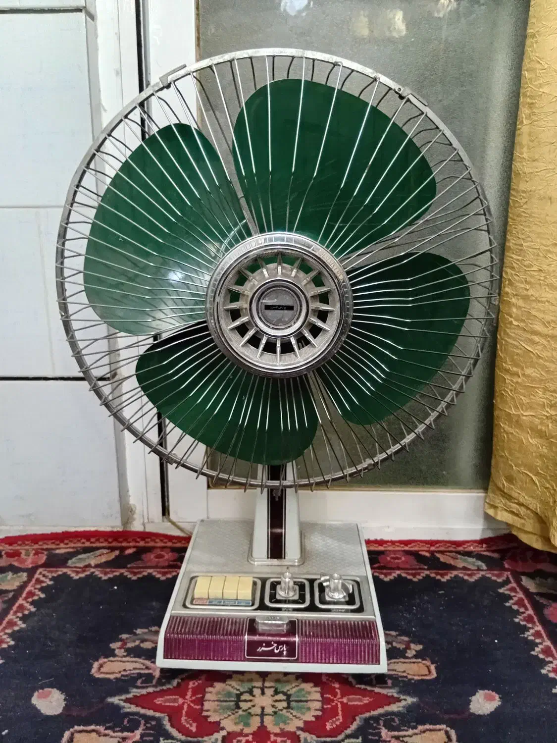 پنکه تمام فلزی پارس خزر قدیمی عتیقه سالم و تمیز|پنکه و تصفیه‌کنندهٔ هوا|اصفهان, شیخ اشراق|دیوار