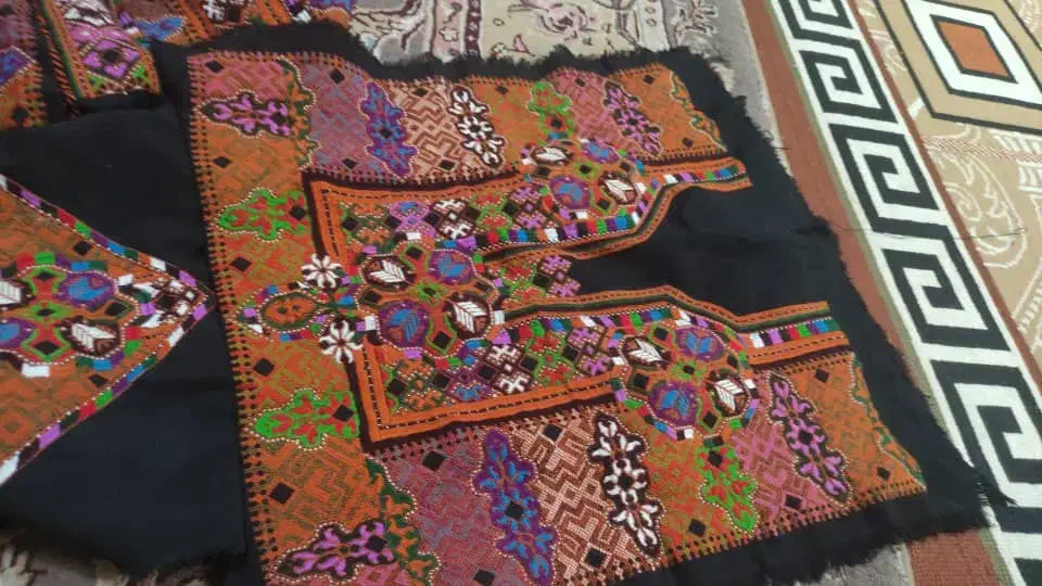 زیاستین|لباس|خاش, |دیوار