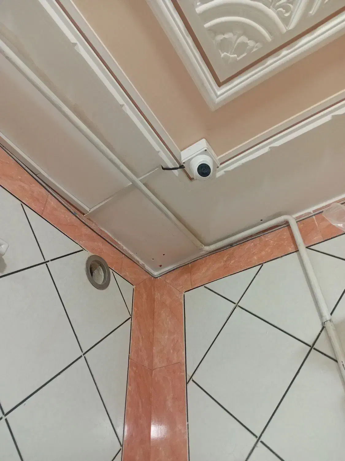 دوربین مدار بسته|دوربین مداربسته|پیر بکران, |دیوار