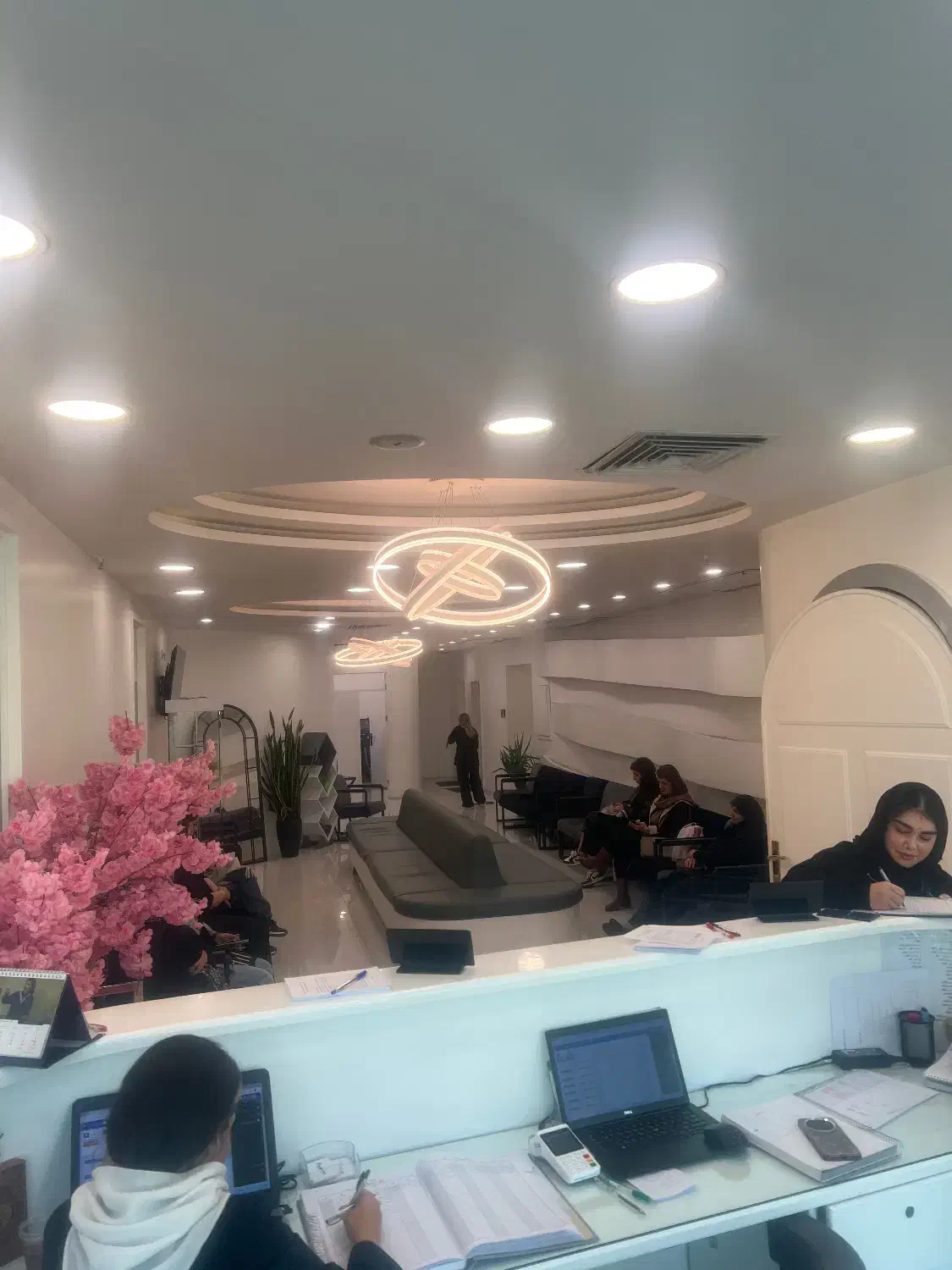 مسئول کانتر کلینیک|استخدام درمانی، زیبایی، بهداشتی|تهران, درختی|دیوار