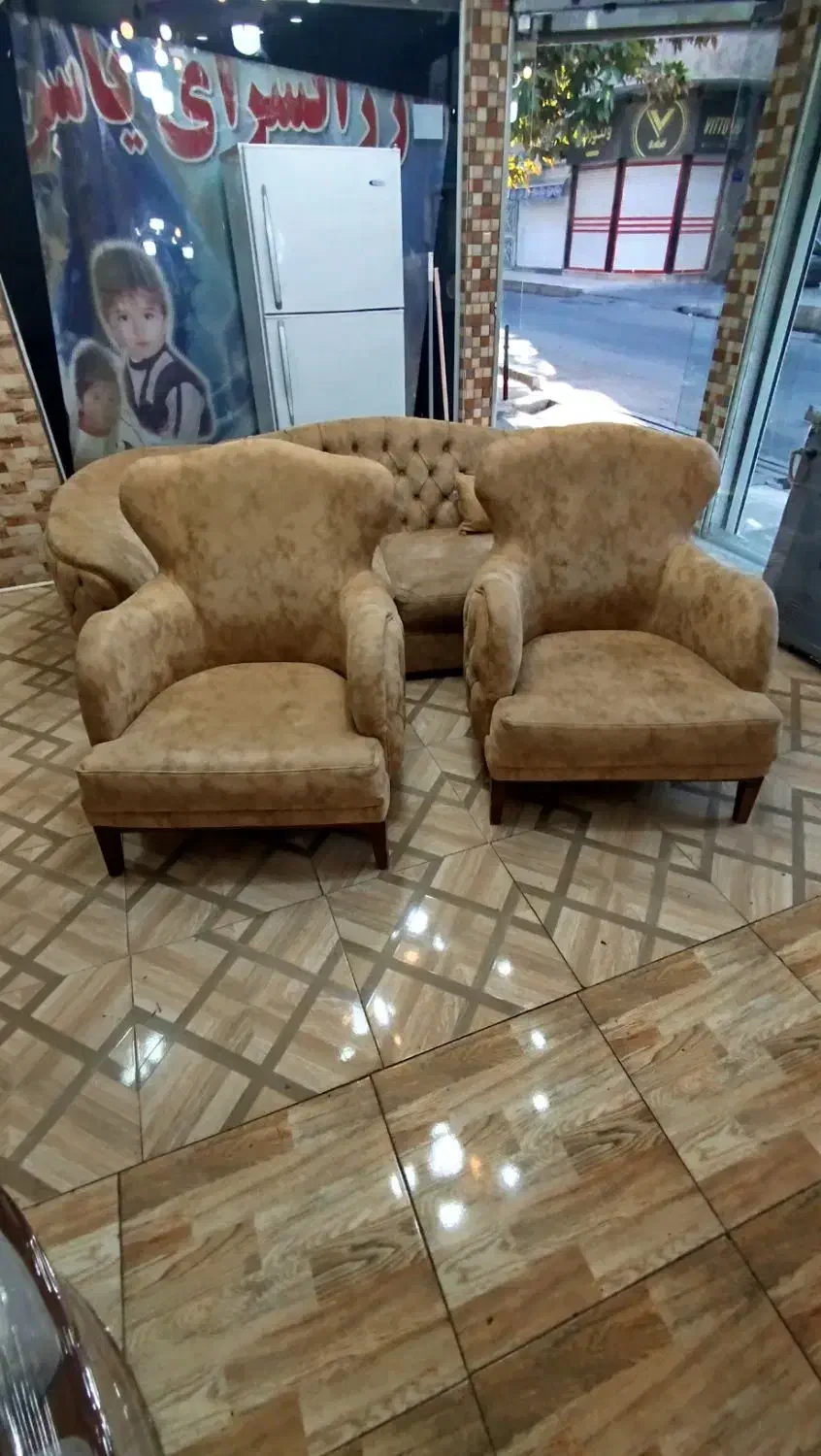 مبل ۵ نفره چستر اصلی در حد نو|مبلمان خانگی و میز عسلی|کرج, شهرک نهال و بذر|دیوار