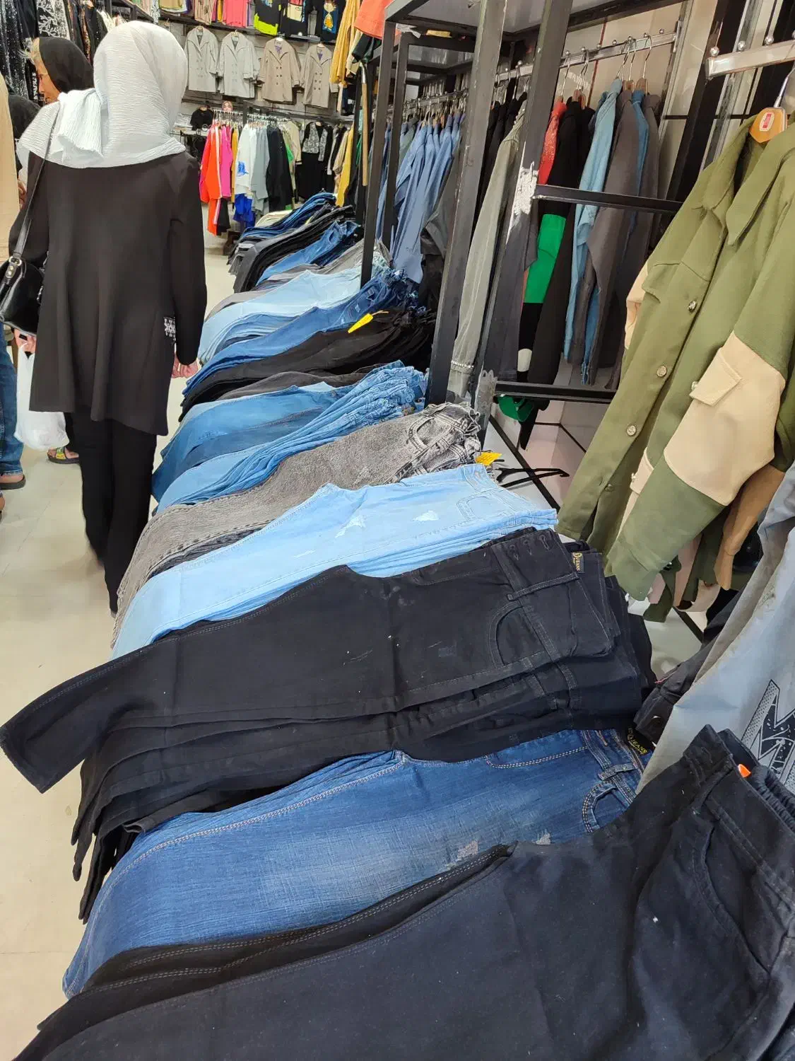 همه مدل شلوار لی ـ مانتوکتان ـ ست ورزشی فقط 400|لباس|بروجرد, |دیوار