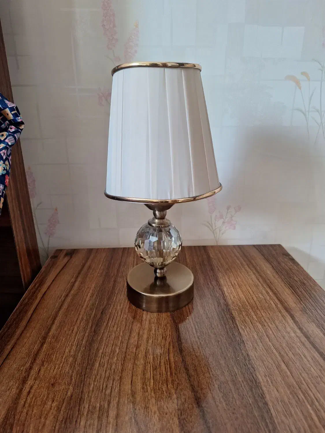 اباژور کوچک|چراغ خواب و آباژور|رشت, حمیدیان|دیوار