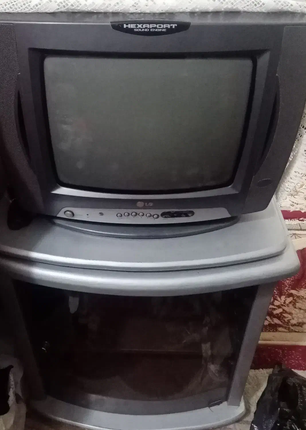 تلویزیون ال جی 14 اینچ همراه با میز تلویزیون|تلویزیون و پروژکتور|لار, |دیوار