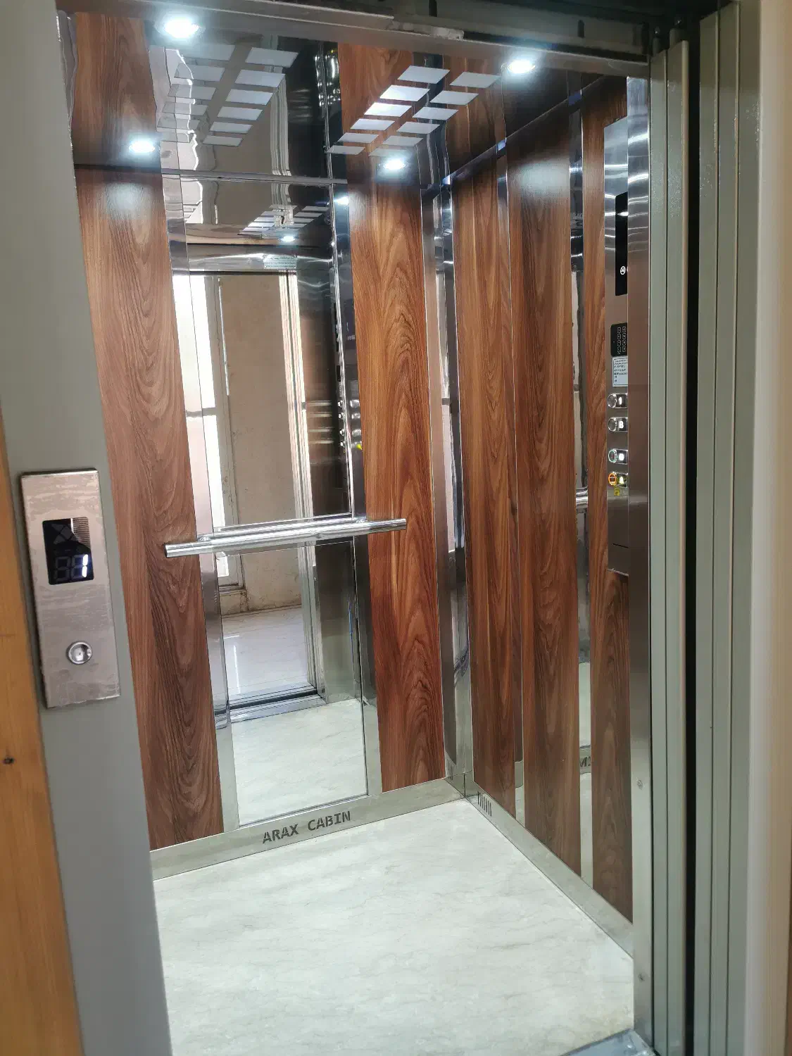 دفتر نوساز بر خیابان هاتف در مجتمع تجاری و اداری|اجارهٔ دفتر کار، اتاق اداری، مطب|اصفهان, نقش جهان|دیوار