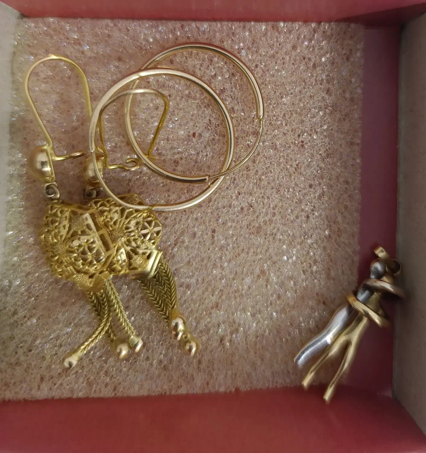 مقداری طلا سبک وزن و تمیز درحدنو فقط 3%|جواهرات|یاسوج, |دیوار