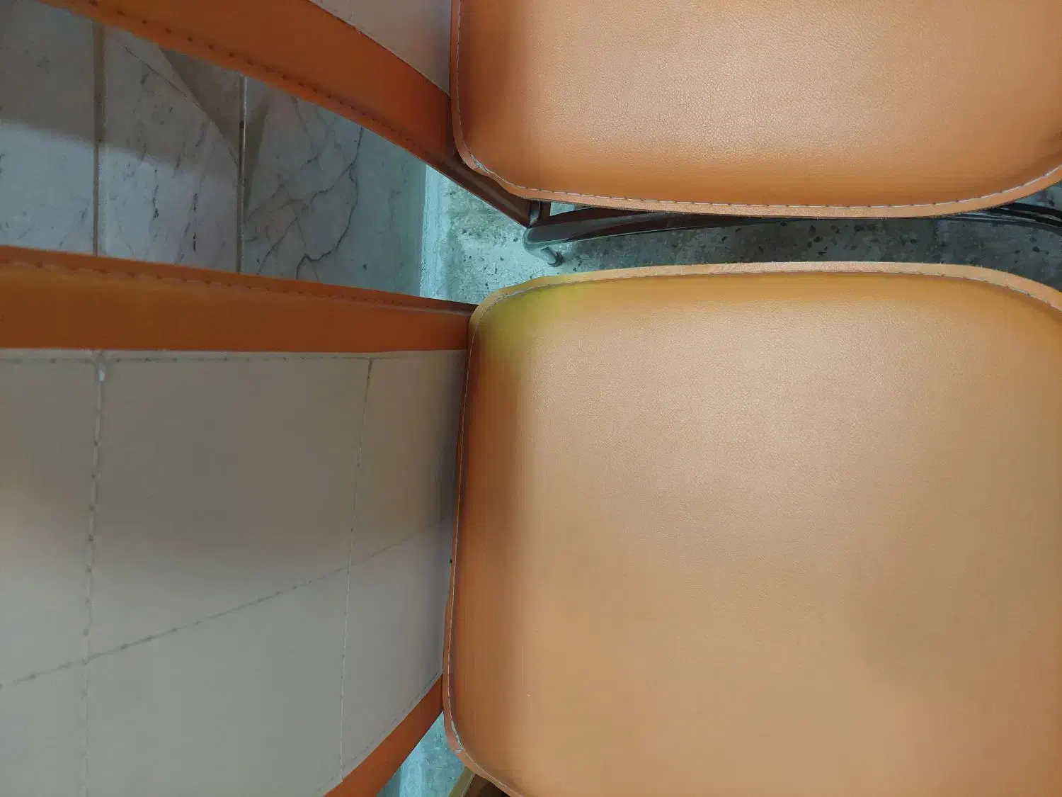 صندلی و میز|میز و صندلی غذاخوری|قم, چهل درخت‎|دیوار