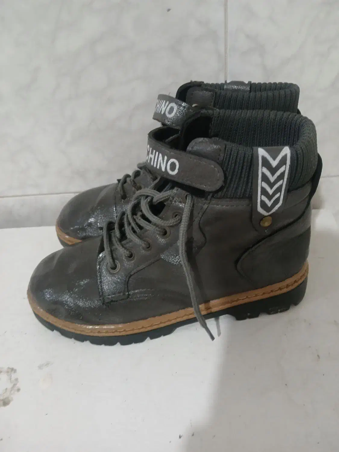 بوت پسرانه سایز ۳۵ محکم وجنس خوب|کیف، کفش، کمربند|خاوران, |دیوار