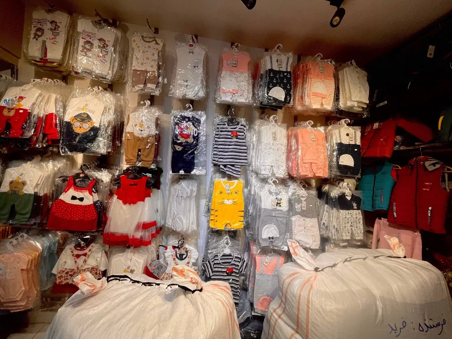 استخدام کارگر - کارگاه عمده ۱۷ شهریور|استخدام خدمات فروشگاه و رستوران|مشهد, هفده شهریور|دیوار