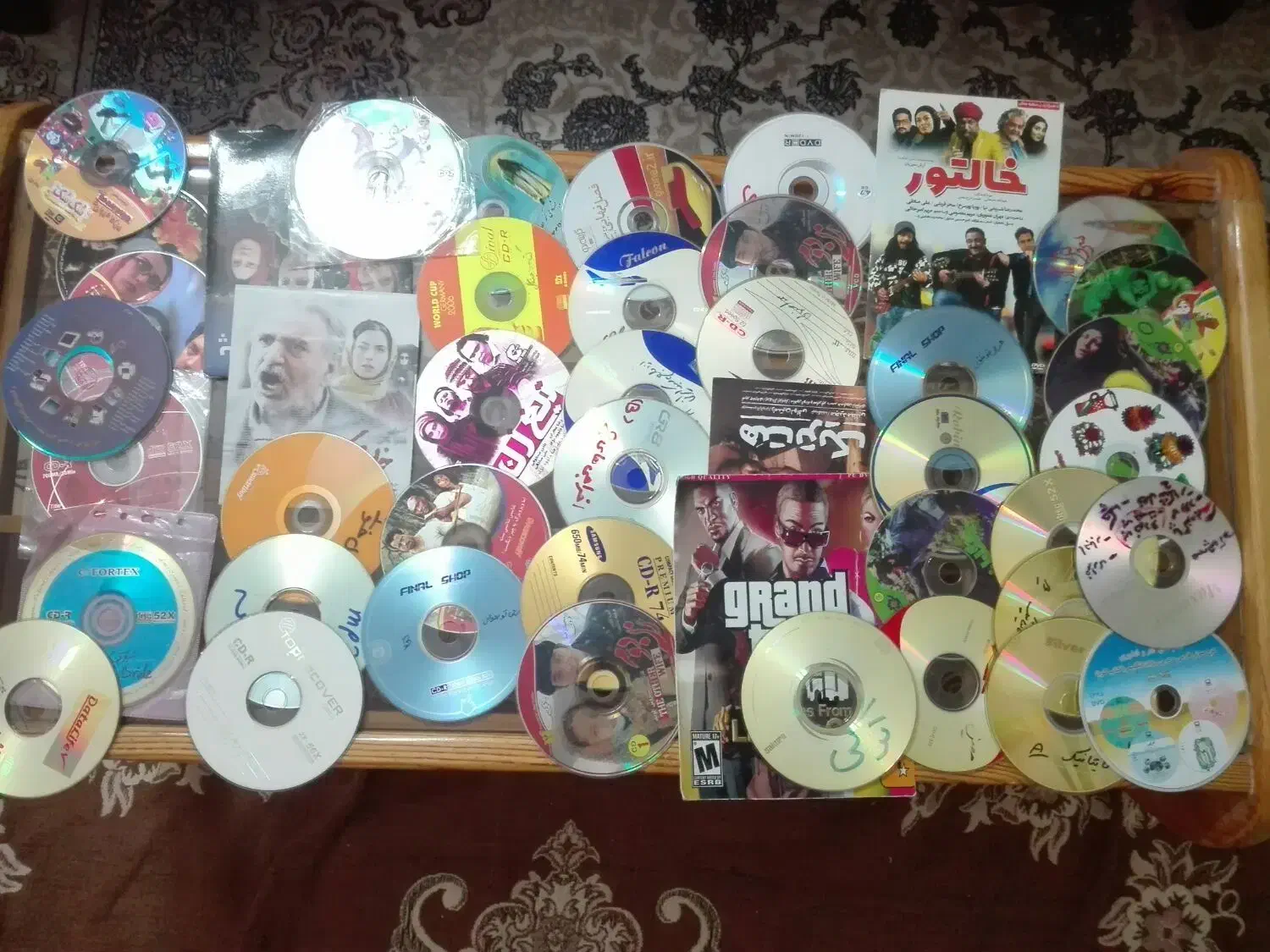 60 عدد سی دی و دی وی دی نوستالژی قدیمی|فیلم و موسیقی|کاشان, فاز ۱ ناجی آباد|دیوار