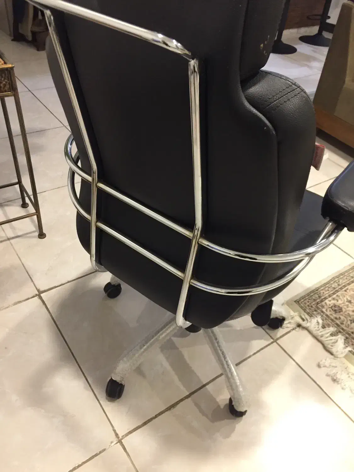 صندلی اداری در حد نو یک ماه استفاده شده|دفتر کار|گرمدره, |دیوار
