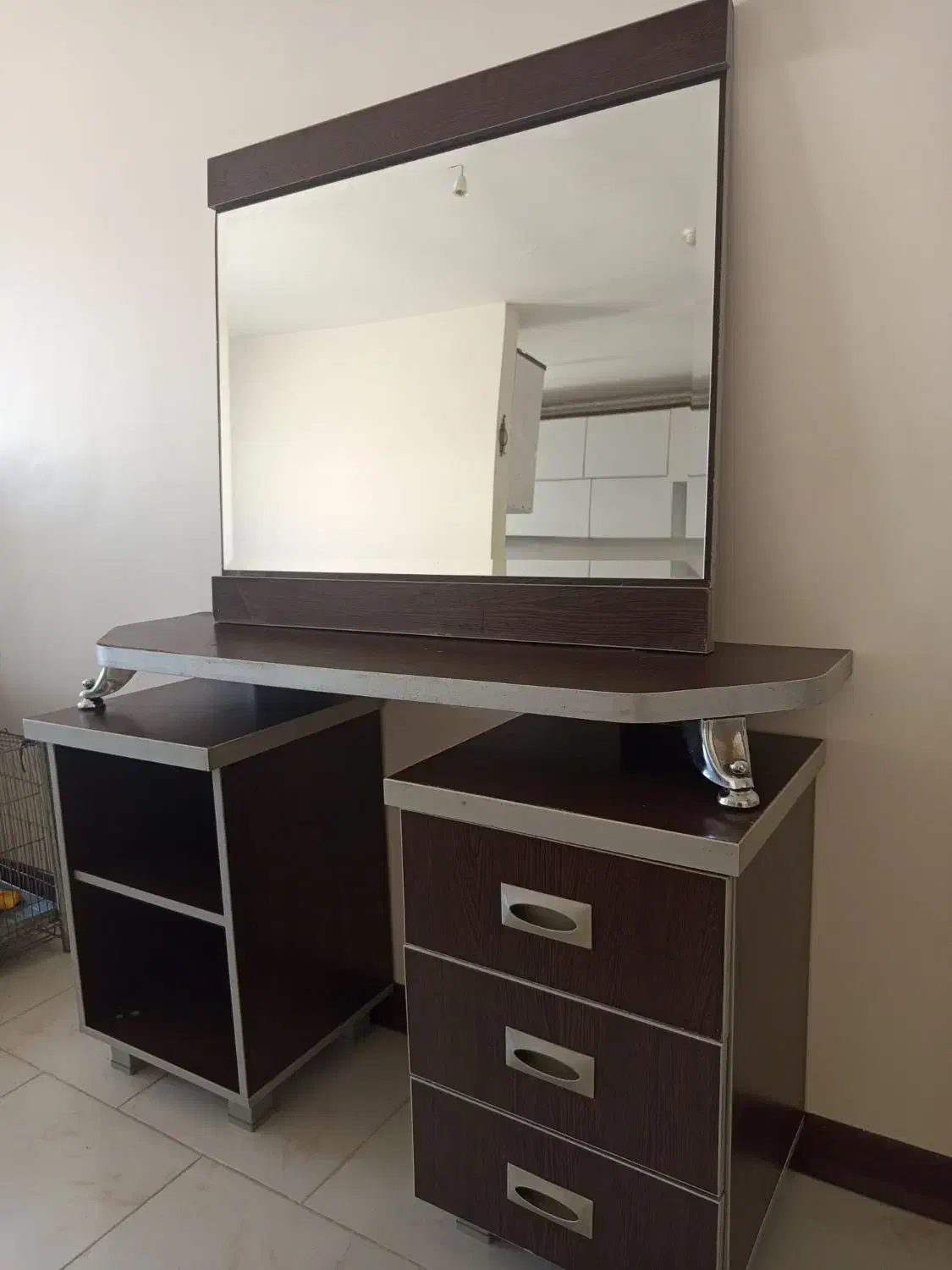 میز کنسول و اینه|بوفه، ویترین، کنسول|پردیس, فاز ۱۱|دیوار