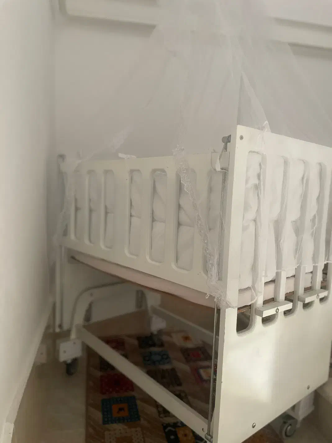 گهواره نوزاد در حد نو|تخت و صندلی بچه|سقز, |دیوار