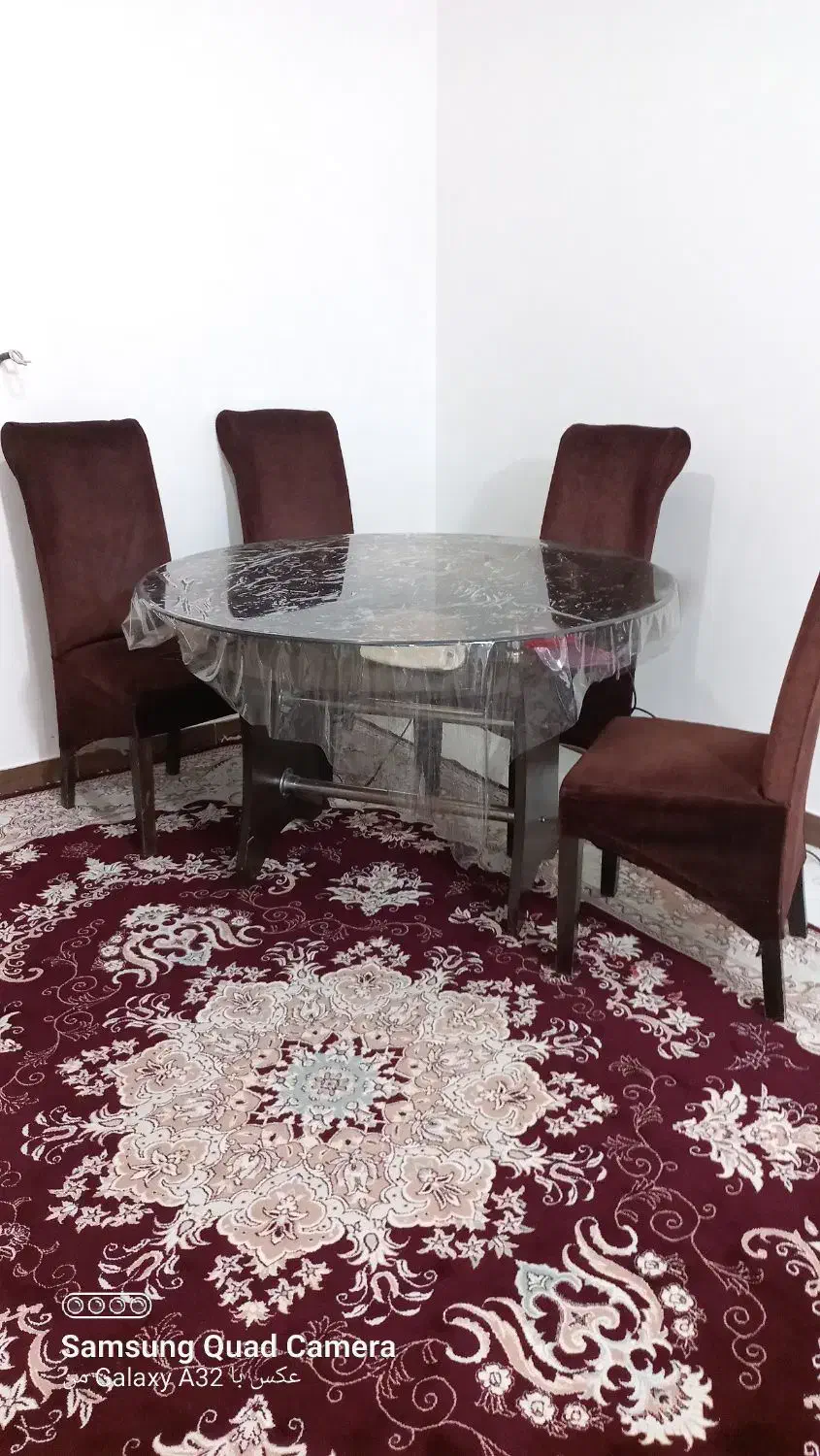 میز نهار خوری زیبا ۴ نفره تا ۶ صندلی جاداره|میز و صندلی غذاخوری|رشت, حومه رشت|دیوار
