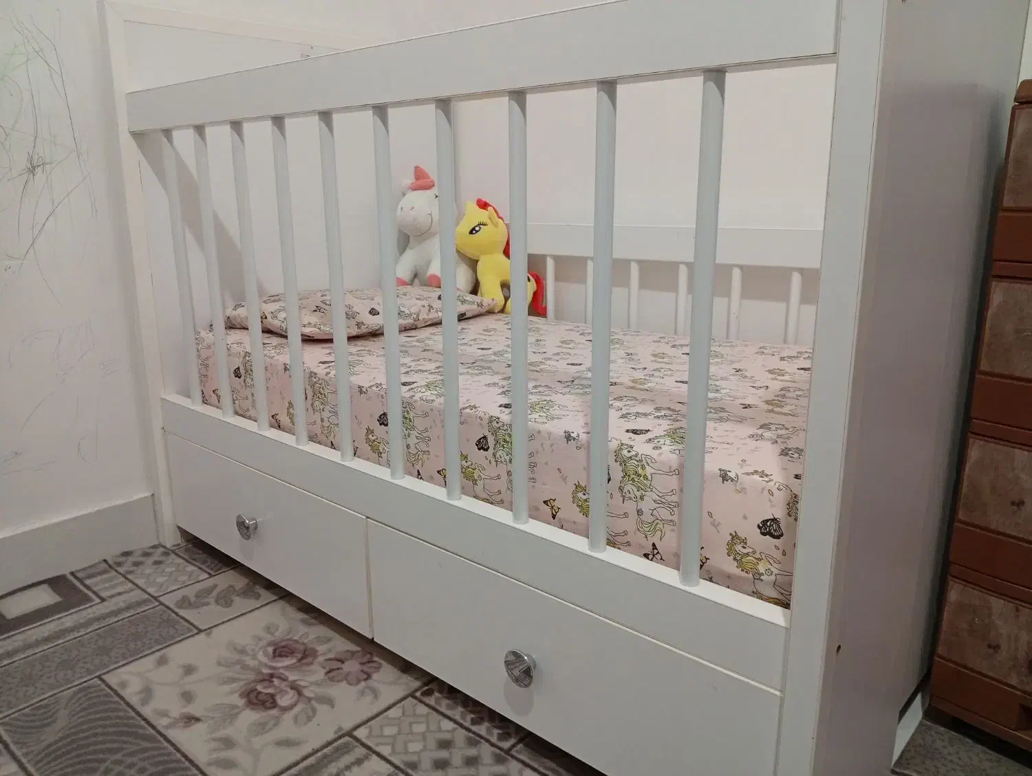 تخت|تخت و صندلی بچه|گرگان, |دیوار