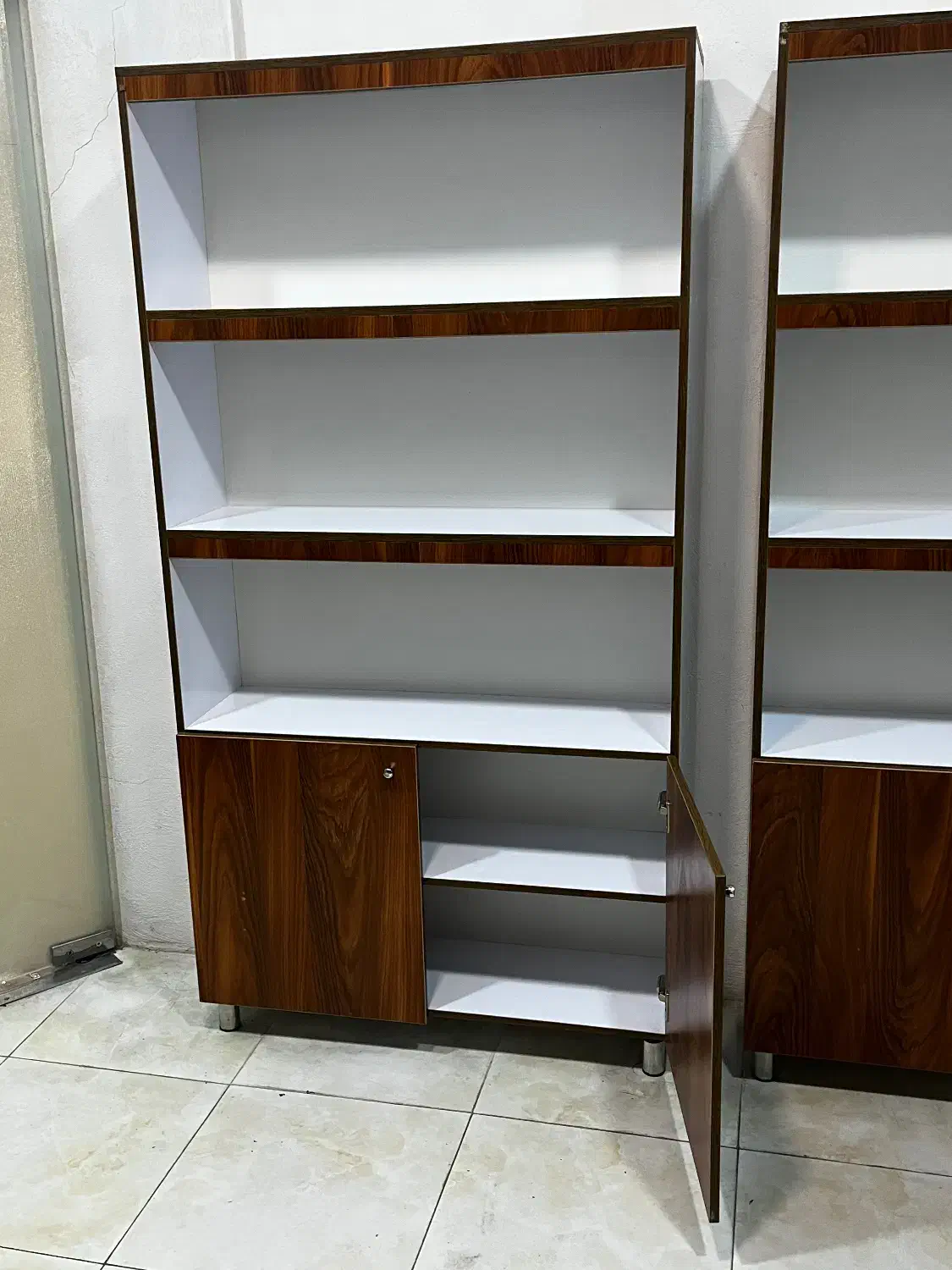 کتابخانه|کتابخانه، شلف، قفسه‌های دیواری|رشت, حاجی آباد|دیوار