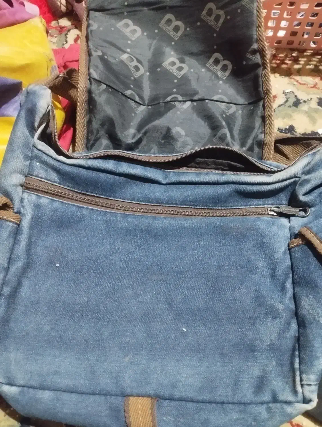 کیف|کیف، کفش، کمربند|زهک, |دیوار