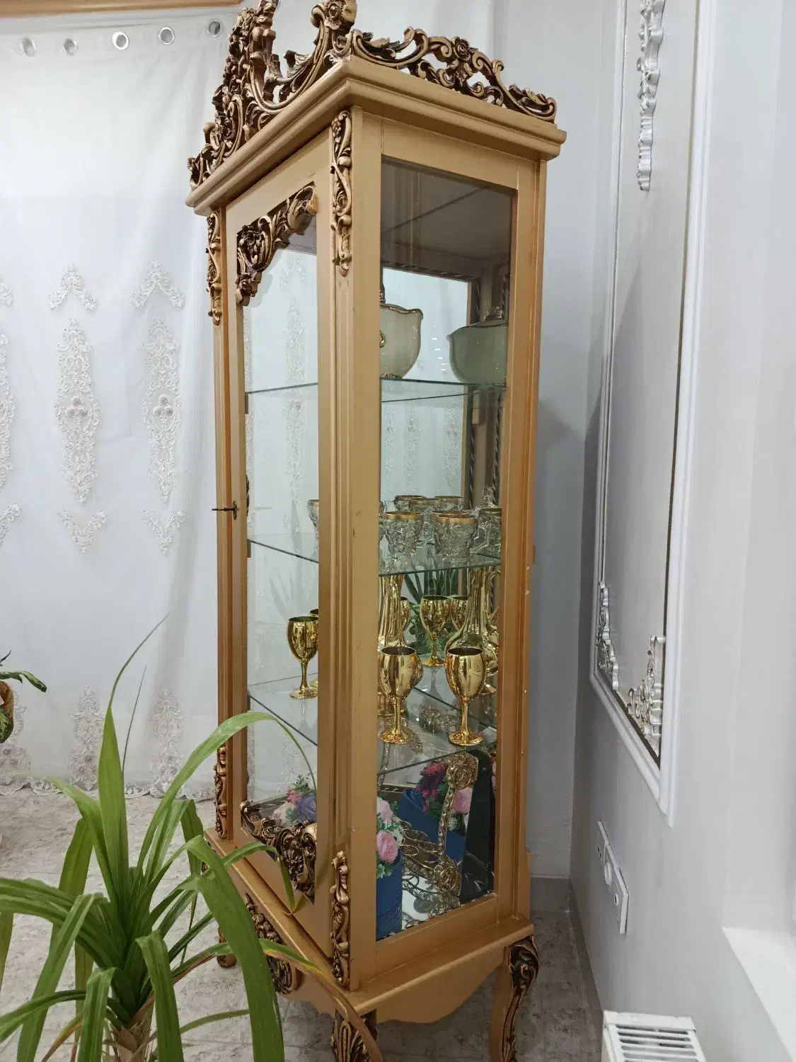 بوفه طلایی در حد نو|بوفه، ویترین، کنسول|پرند, فاز ۳|دیوار