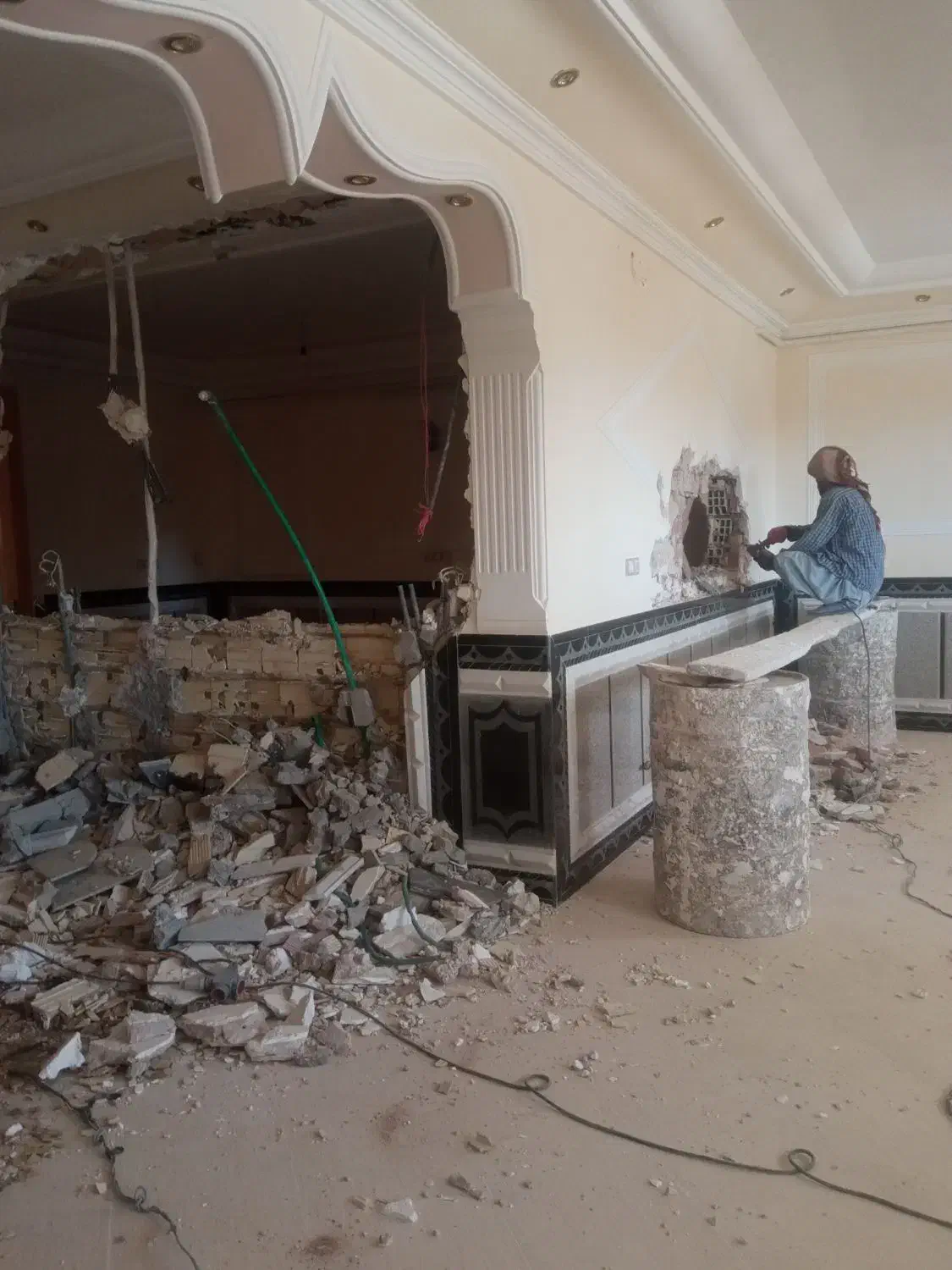 تخریب دیوارتعقیرات داخلی منزل استا،بنا بنافقط،زنگ|خدمات پیشه و مهارت|زاهدان, |دیوار
