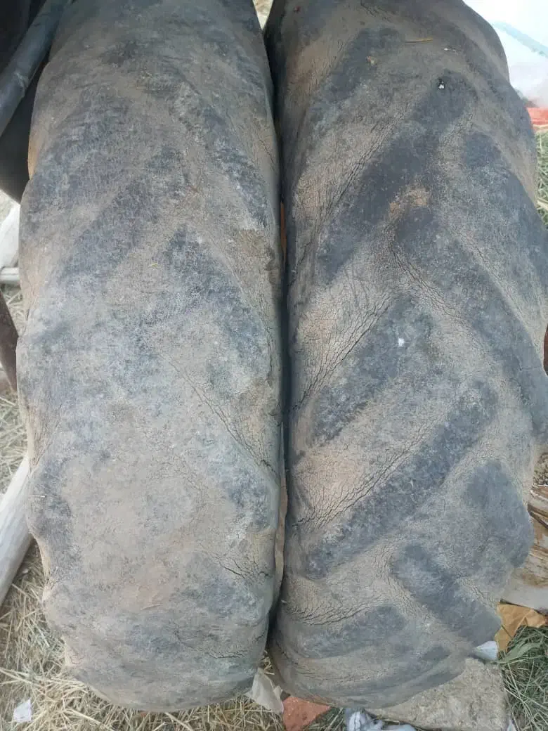 لاستیک جلو رومانی|قطعات یدکی و لوازم جانبی|بروجرد, |دیوار