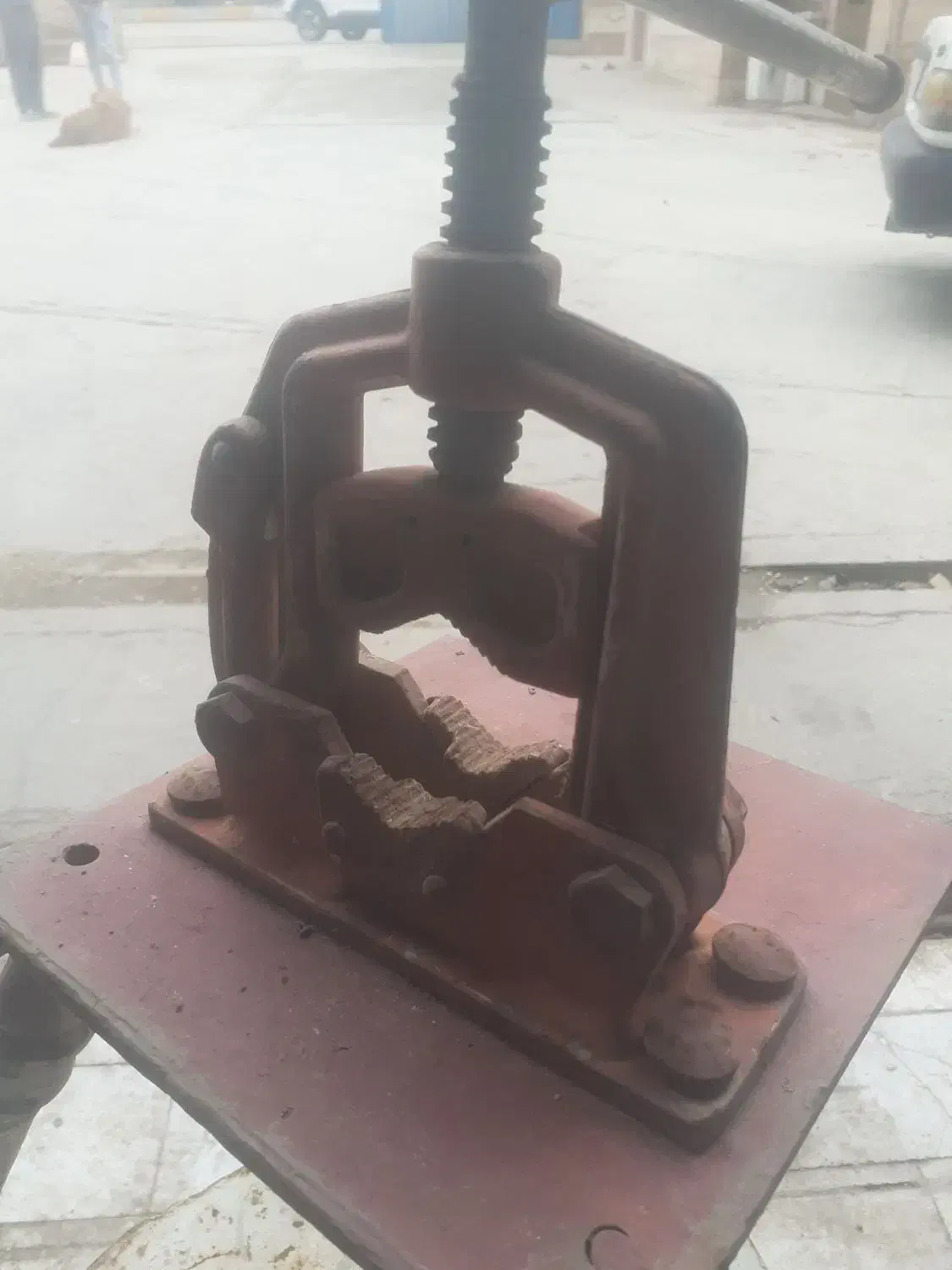 گیره سه پایه مخصوص لوله|ابزارآلات|کلاله, |دیوار