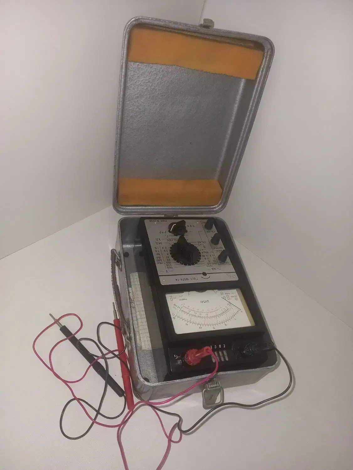 مولتی متر عقربه ای نایاب|ابزارآلات|کاشان, باهنر|دیوار