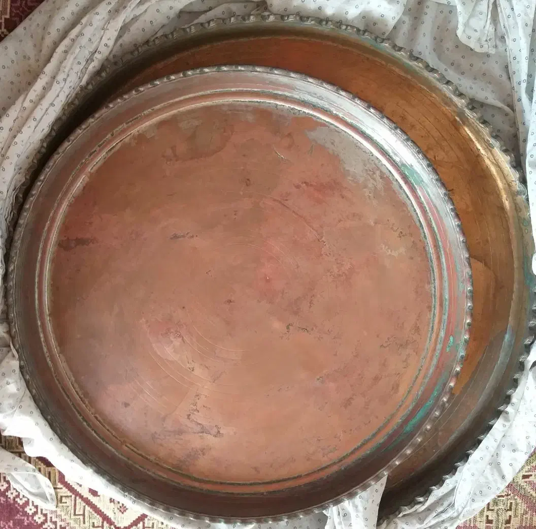 فروش ۲ سینی مسی قدیمی|ظروف سرو و پذیرایی|بناب, |دیوار