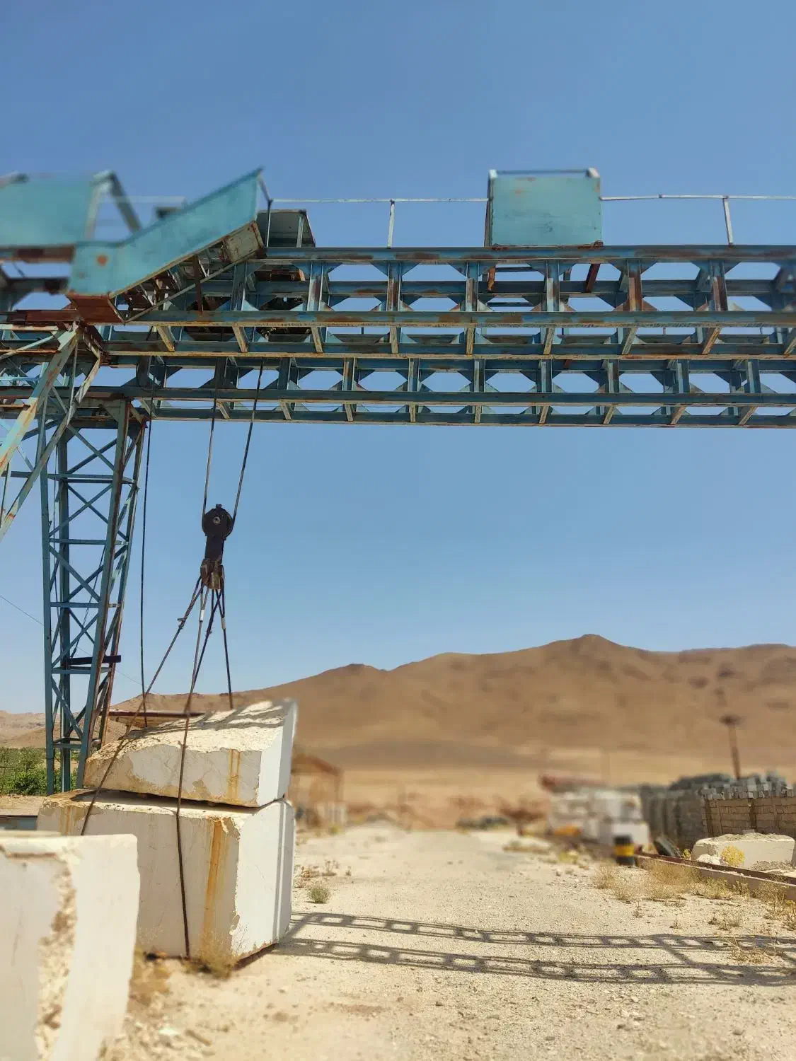 جرثقیل دروازه ای سنگبری|ماشینآلات صنعتی|بوانات, |دیوار