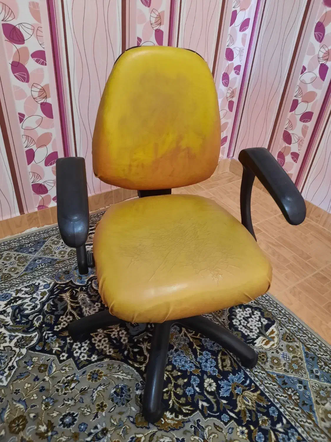 صندلی میز کامپیتر|صندلی و نیمکت|آستارا, |دیوار