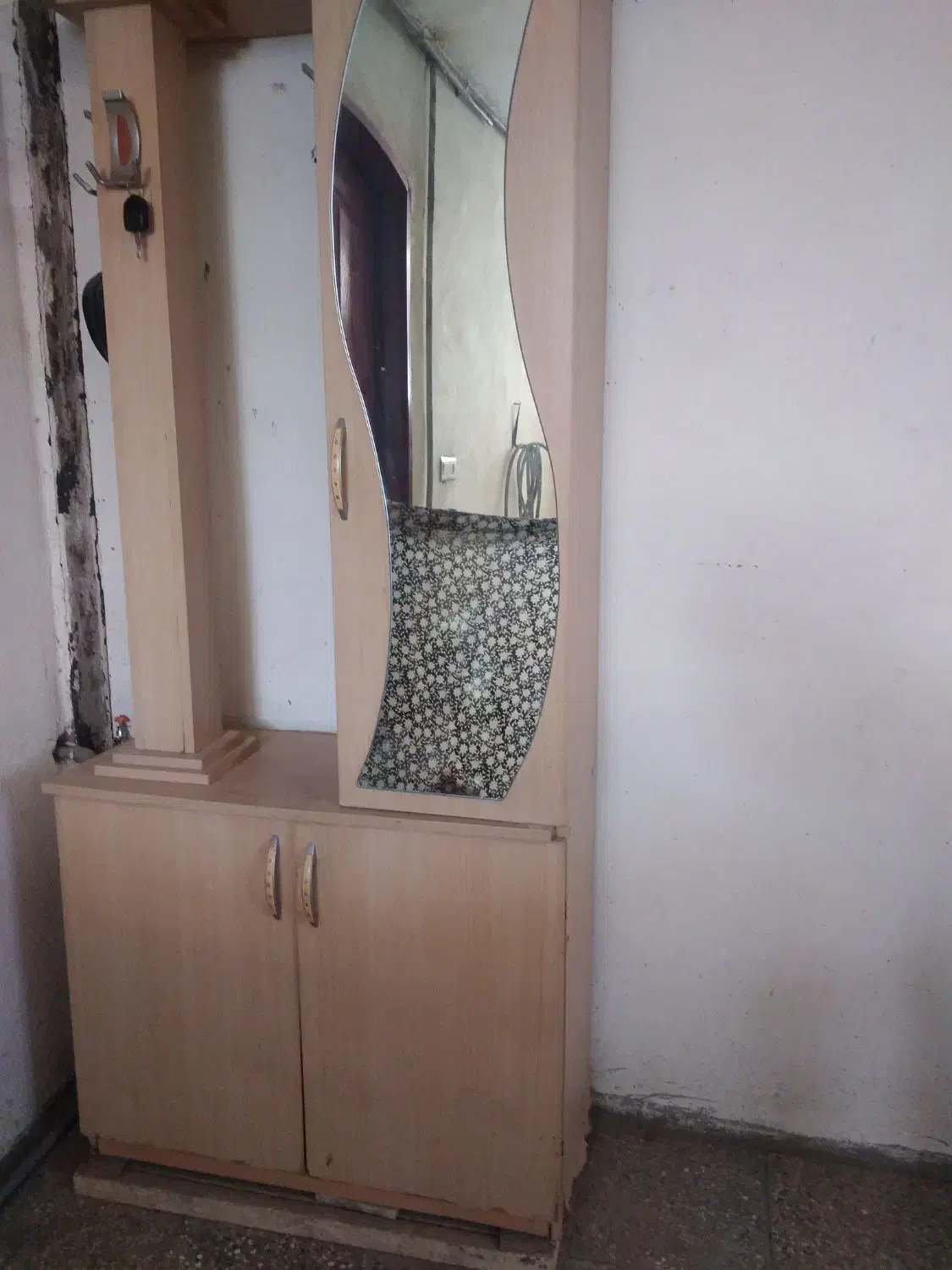 جاکفشی ام دی اف|جاکفشی، کمد، دراور|نیشابور, محله میدان باغات|دیوار