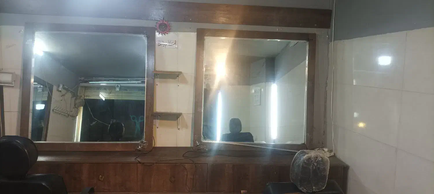 دکور ارایشگاه مردانه با صندلی واینه|فروشگاه و مغازه|مشهد, رضاییه|دیوار