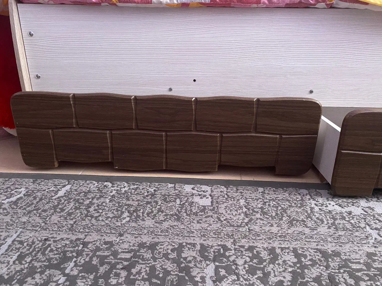 تخت نوجوان با خوشحواب|تخت و سرویس خواب|شیراز, شهرک گلدشت حافظ|دیوار