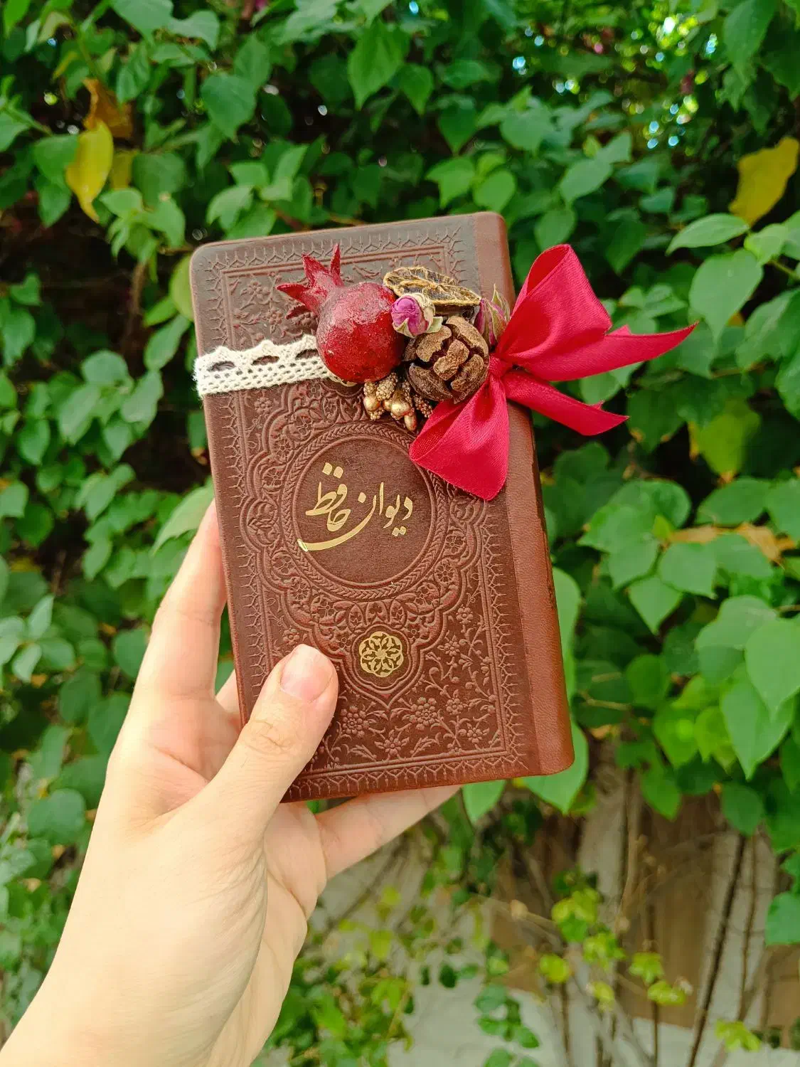 کتاب حافظ شب یلدا|کتاب و مجله ادبی|اهواز, زیتون کارمندی|دیوار